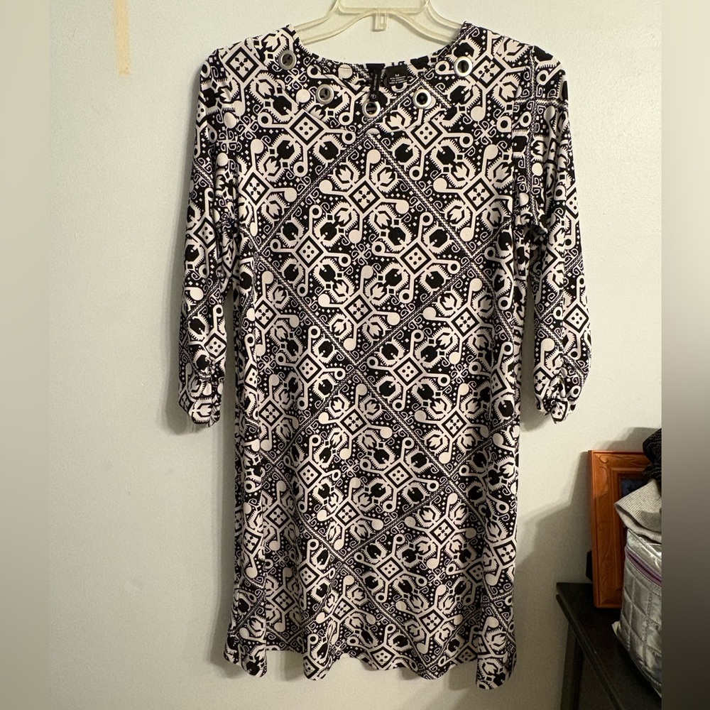 New Directions dress, size M (wears like a L),
Black and white